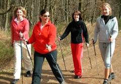 Bild - Nordic-Walking macht allen Teilnehmern Spa&szlig;